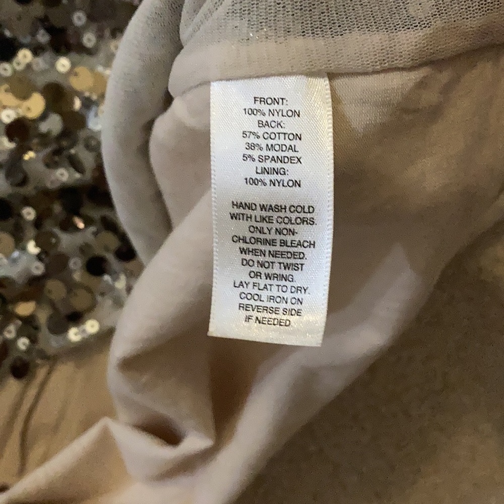 Top Size M, New Without Tag. It Has Been Washed B… - image 4